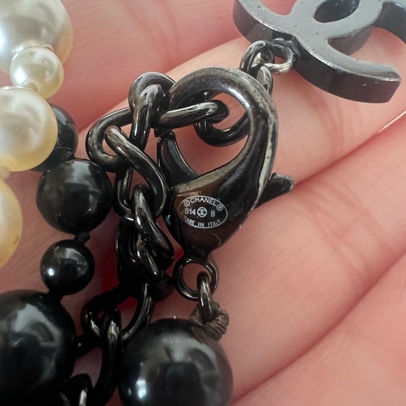 CHANEL Faux Pearl Black Bead CC Logo Collar Necklace - Picture 5 of 8
